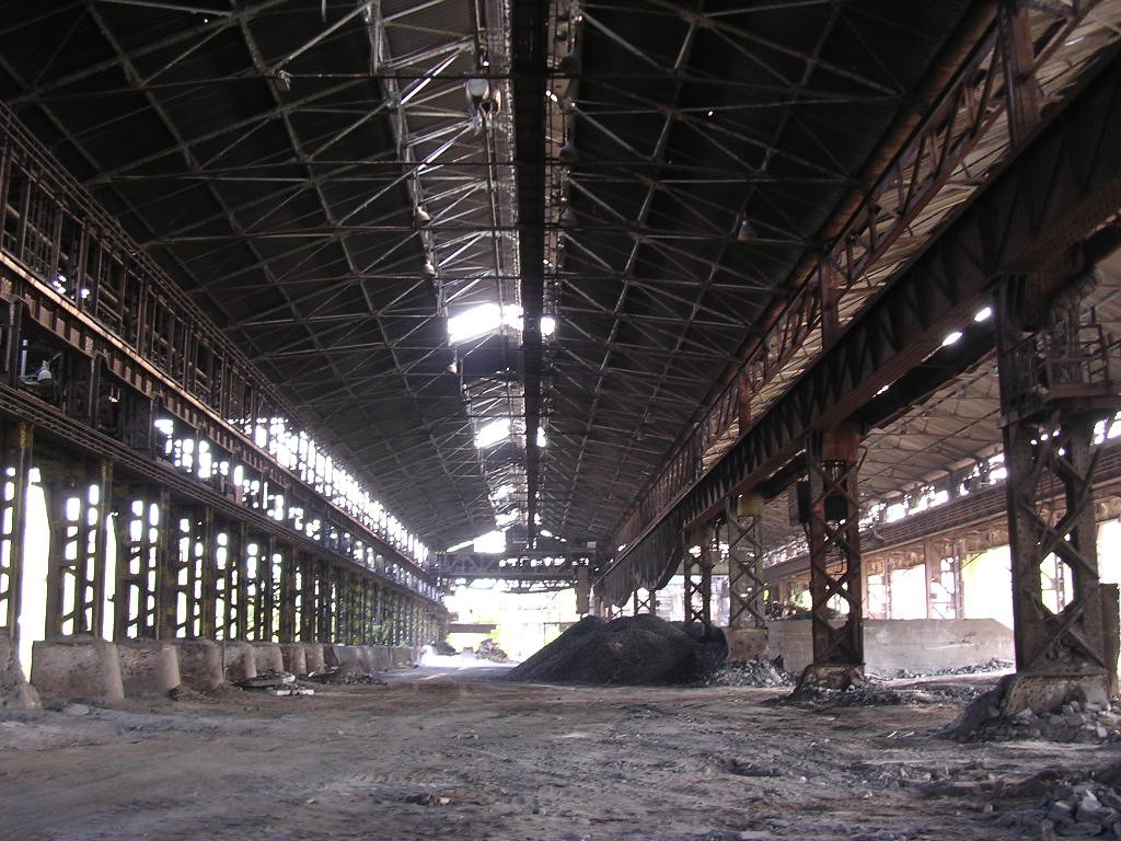 A gyártörténet jelentős eseményei -35/e A volt Martin-acélmű fedett- és szabadtéri daruzható térségei Tulajdonosa az ukrán érdekeltségű DAM 2004 Kft.