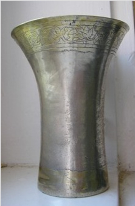 aranyozva, domborított, felhúzott, öntött és cizellált, M.: 28 cm, talpátm.