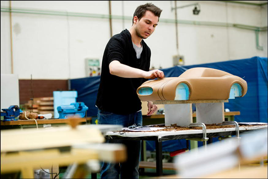 Szakmai gyakorlatból TDK első helyezés (2012), a végleges formatervből nemzetközi siker a modern Jaguar E-Type koncepció.