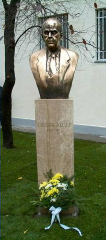 Tanszéki bemutatkozás 1934. József Nádor Műegyetem: Aerodinamikai Intézet (ma AE épület) 1938-1941 szélcsatornák építése (német mintára) Tanszékvezetés: 1945-1972 Dr. Gruber József, 1972-1991 Dr.