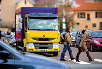 KALEIDOSZKÓP CAMIO TRUCK&BUS 2007/10 115 áruterítô, de könnyû konstrukciós és kommunális jármûként is megállják a helyüket.