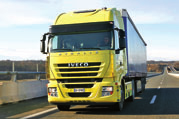 VI/2 Iveco Stralis AS3 AS440S56T/P Teljesítmény: 560 LE Megengedett összsúly: 44 t Alaptípus ára: 18 000 000 Ft-tól Hosszú távú fuvarozási feladatok ellátására szolgáló nyerges vontató, teljesen