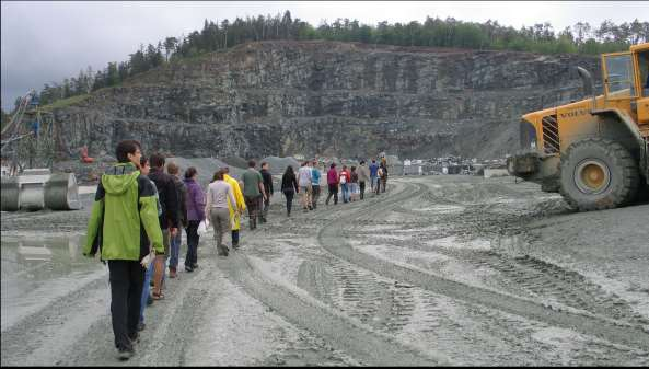 Geológus Tudományos Diákkör terepgyakorlat 2013. május 1-3. A Geológus Tudományos Diákkör hallgatói 2013. május 1-3. között terepgyakorlaton vettek részt a Soproni- és Kőszeg-hegység valamint Burgenland területén.