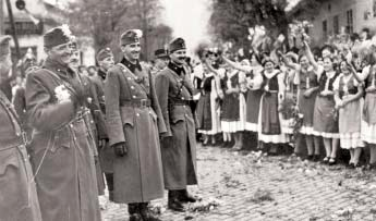 lag csak a elvidéki Magyar Párt szervezkedhetett, a sajtótermékek közül egyedül a Budapesten kiadott elvidéki Magyar Hírlapot terjeszthették, minden más idõszaki sajtóterméknek a trianoni határon