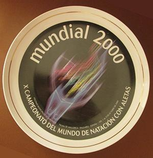 Porcelán tányér Mundial 2000 felirattal.