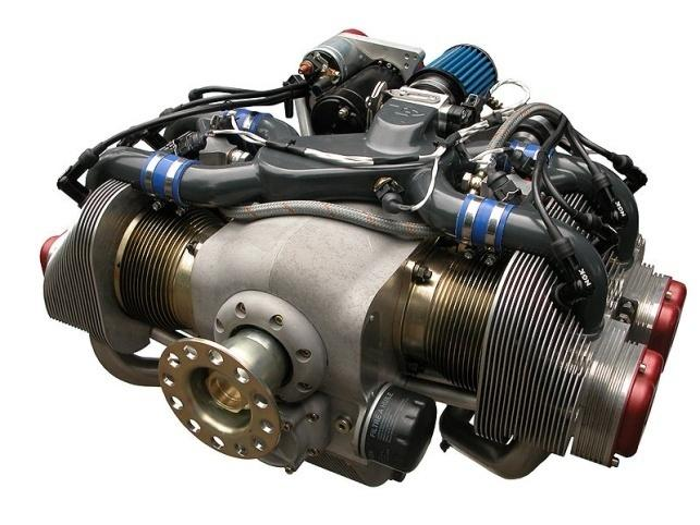 198 JÁRMŰVEK ÉS MOBIL GÉPEK I. 185. ábra Boxermotor 186. ábra Vízhűtéses V-motor A repülőgép motor alapvetően egyszerűbb és könnyebb felépítésű, mint közúti társai.