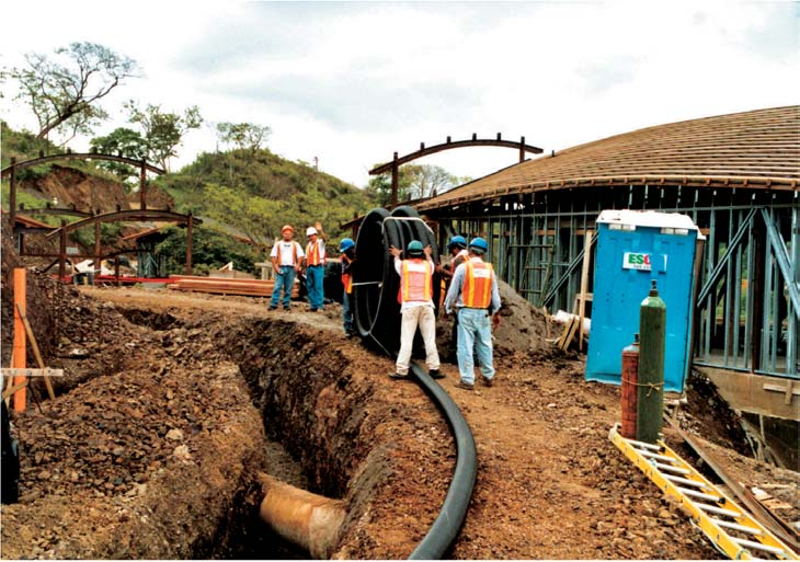 Gyakorlati példák a SUPRA vezetékekre Costa Ricában a Four-Seasons-Resort üdülôtelep építésénél egy megfelelô teljesítményû hûtési hálózatot is beterveztek.