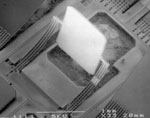 (transducer) szerepel. Izgalmas integrált PSM eszköz pl. a színérzékeny fotodióda [26] vagy a mechanikusan hangolható Bragg-szr, mellyel infravörös abszorpciós gázérzékelést valósítottak meg [27] (1.