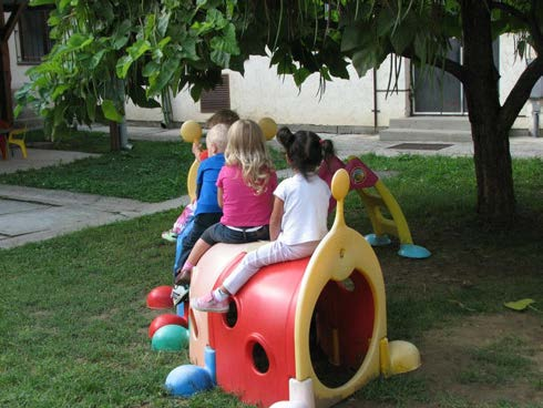 Kedves Szülők! Az alábbiakban szeretném közreadni a Csurgói Városi Bölcsőde Felvételi Kisokosát! Hol található meg a Bölcsődénk? Bölcsődénk címe: 8840 Csurgó, Baksay u. 9.