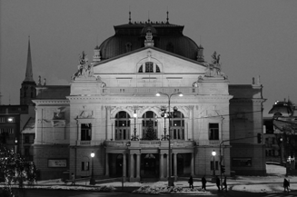 JOSEF KAJETÁN TYL SZÍNHÁZ Plzeň Prágához hasonlóan jelentős színházi hagyományokkal bír: a Josef Kajetán Tyl Színház immár 145 éve e hagyomány letéteményese.