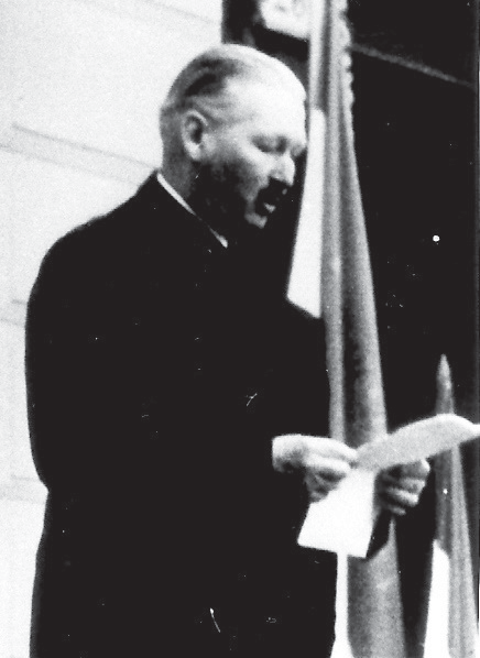 1938-ban dr. Soó Rezs professzornál az akkori debreceni Gróf Tisza István Tudományegyetemen növénykórtan tárgykörb l egyetemi magántanári képesítést szerzett (habilitált).