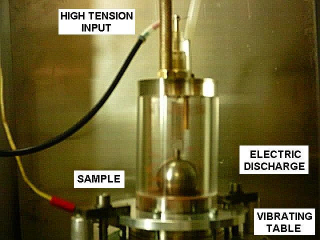 mágneses Fe nanoporok előállításának lehetőségeit, valamint foglalkoztunk ezen anyagok fotoaktiv és szigetelő ZnO nanoréteggel történő bevonásának lehetőségeivel.