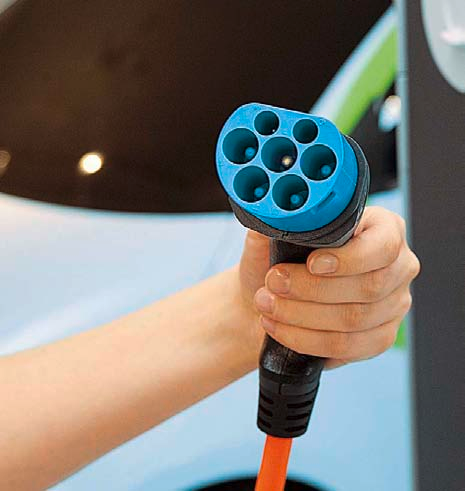 tec.news 23: Aplicaţii internaţionale Stabilizatori de Reţea Mobili Revoluţia energetică solicită tehnologii noi în stocarea energiei, fluxuri de energie bidirecţionale şi schimb de date cu nevoie de