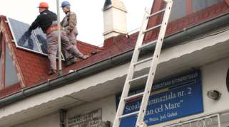 Beneficiarii direcți ai proiectelor implementate deja de Comitetul din Piscu sunt 195 de elevi și 80 de preșcolari, iar beneficiarii indirecți sunt toți membrii comunității care au oportunitatea de a