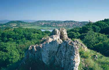 Balaton 7/1 túra Az ország ELSő TAnöSVényén Megközelítés Balatonfüredről a sűrűn közlekedő autóbusszal Tihany hajóállomásra. Személygépkocsival Tihany parkolójába.