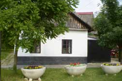 şi valorile culturale, unde se pot încerca diverse activităţi artizanale,