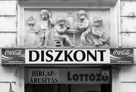 rály utcai plasztik törzsvásárlói kártya szerezhetô be, mely az utca számos üzletében 5% kedvezményt nyújt a vásárlóknak.