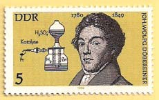 John Dalton (1766 1844) angol fizikus vezette be a hidrogénre vonatkoztatott relatív atomtömeg