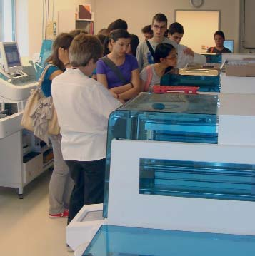 A fürdőlátogatás után lehetőségünk nyílt elbeszélgetni a Vegyészkonferencia meghívott professzoraival.