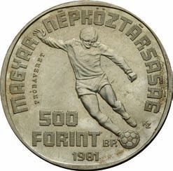 und Jahreszahl/ in legend a soccer player with ball in preparation with shooting 500 / FORINT BP.