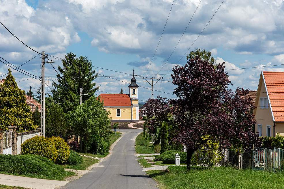 UTCÁK közterületek településképi útmutatója A településkép javításához sokszor nem szükséges nagy beavatkozás, a rendezettség érzésének elérése már fél siker.