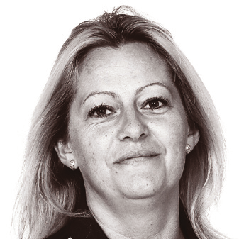 Pápa ellen.
