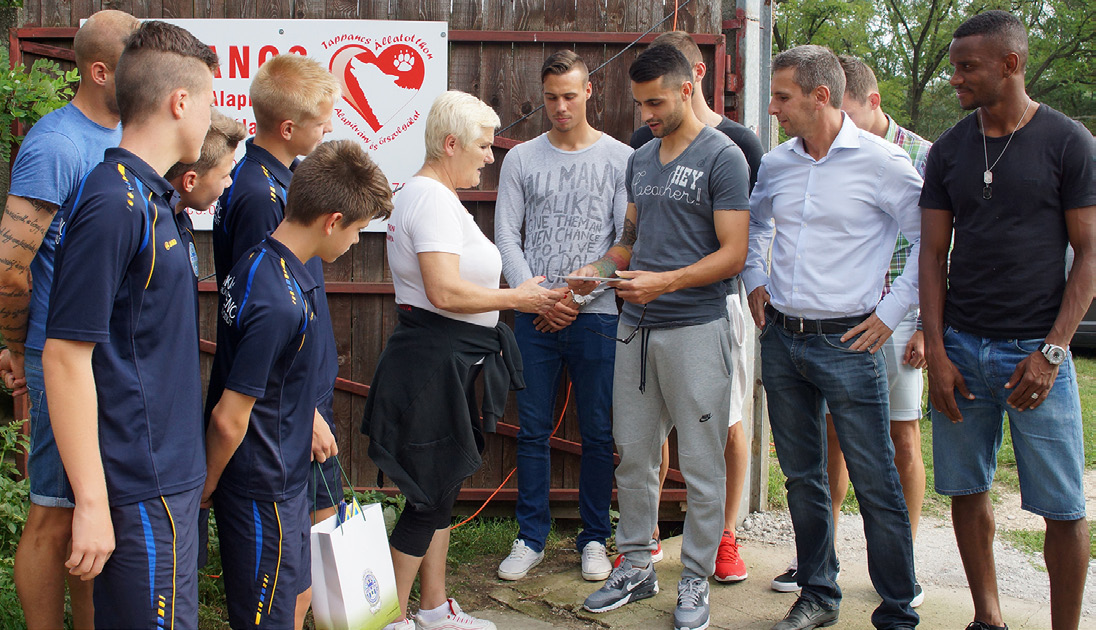 ) Mert adni jobb, mint kapni játékosai, az NB I-esek és az akadémisták egy része rendszeres kampányba kezdett, hogy a saját felajánlásaikkal segítsék az arra érdemeseket és rászorulókat.