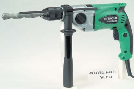 ÜTVEFÚRÓK DV18V Furatátmérő fémben / fában 13 mm / 28 mm Furatátmérő betonban (max.) 18 mm 690 W Üresjárati fordulatszám 1. fokozatban 0 1000 min -1 Üresjárati fordulatszám 2.