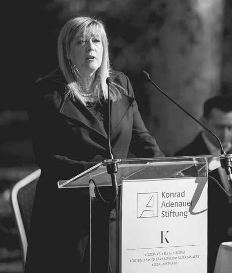 2 Balra: Konrad Adenauer mellszobrának helyszíne. Jobbra: Frank Spengler, a Konrad-Adenauer- Stiftung magyarországi képviseletvezetője.