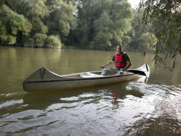 A szerzőről 5 A szerzőről Nevem Nagy Róbert, 2003-ban végeztem a Budapesti Műszaki Egyetemen villamosmérnökként, azóta elsősorban a rádióhullámok terjedésével és antennákkal foglalkoztam, hol tervező