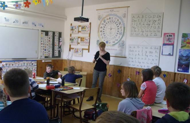 Sajnos a könyvtárunk kicsi és senkit sem akartunk kihagyni, ezért az