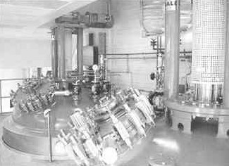 A zománcozott reaktorok, tartályok, kolonnák és hcserélk gyártásának a vegyipar és a gyógyszeripar számára már több mint 100 éves tradíciója van, (1.