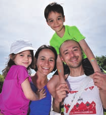 Mai simt nevoia de a fuma? Câţi bani am economisit renunţând la fumat? Câte ore am petrecut în plus cu familia? Cât de organizat arată spaţiul meu de lucru? (ar ajuta o poză făcută înainte şi după).