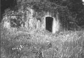 (egykori) kriptája