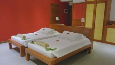 The Barefoot Eco Hotel Hanimandhoo a Maldív szigetcsoport északi részén helyezkedik el. A male-i repülôtértôl belsô repülôjárattal kb.
