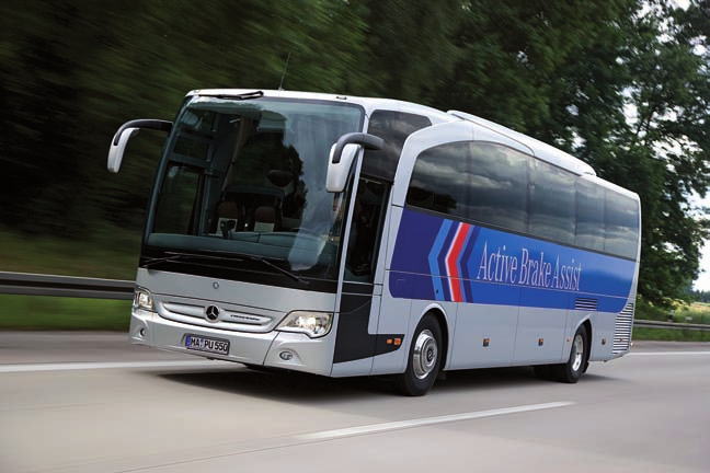 BUSZVILÁG CAMION TRUCK&BUS 2008/10 69 A Travego új generációja A z aktív fékasszisztens (ABA) mellett a szabadalmaztatott frontális ütközésvédelem elemeit is tanulmányozni lehetett, amely újdonság a