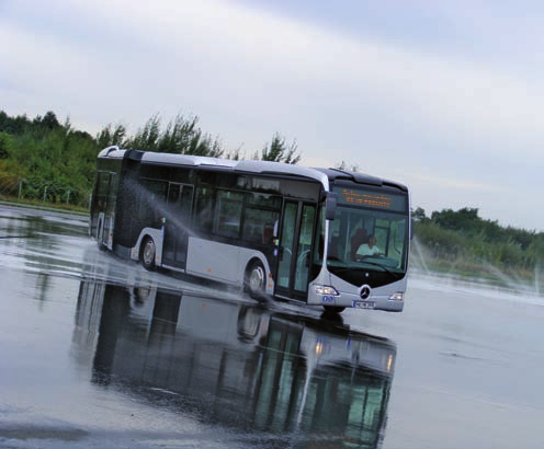BUSZVILÁG CAMION TRUCK&BUS 2008/10 73 Tény: a Travego mércét állít a biztonságból. Az említetteken kívül még több dolog is a biztonságot szolgálja a buszban.
