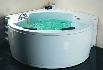 hangszóró + 1 szárító + 1 párna 11,5 HP teljesítményű Whirpool pumpa 10,25 HP teljesítményű levegőpumpa 8 buborékfúvókával 1 buborékszabályzó 1 ózongenerátor 4 krómbevonatú nagy fúvóka 8 kis fúvóka 1