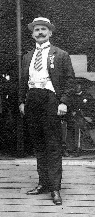 Olimpiai ügyek 1914. június 15-23. Párizs, Olimpiai Kongresszuson véleményszavazás (vote d opinion): Budapest : Antwerpen - 21 : 7 Muzsa próbálkozásai o Semleges országok o Német ellenolimpia?