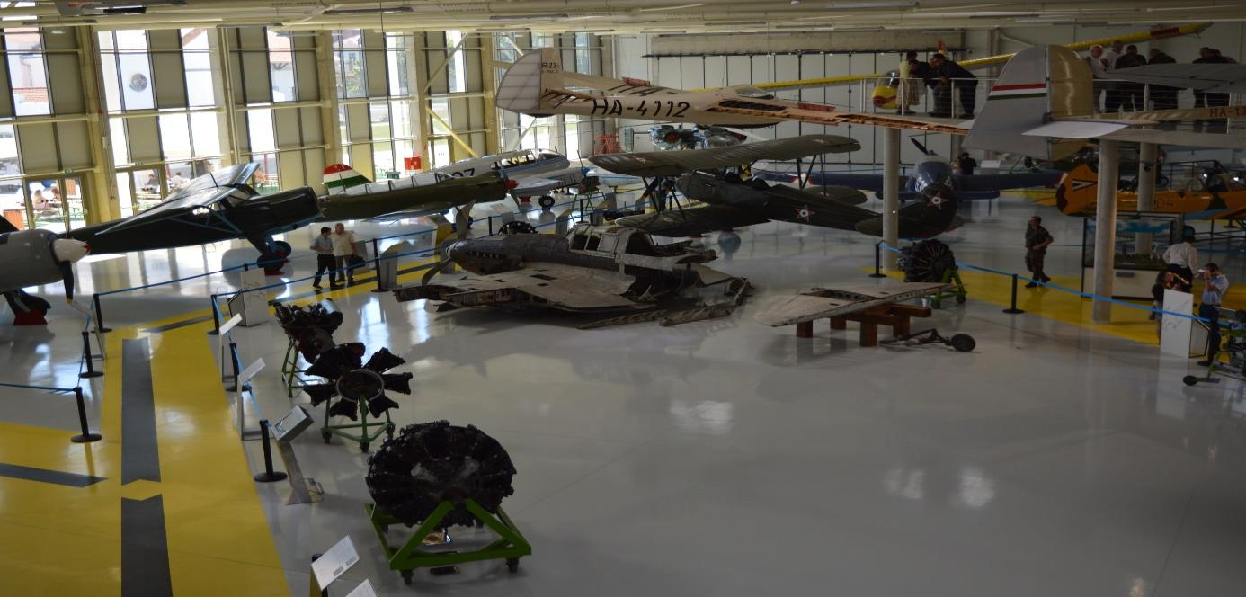 10. Az Iljusin IL-2 páncélozott csatarepülőgép Az Iljusin IL-2 páncélozott csatarepülőgép először 1941-ben jelent meg a szovjet csapatoknál, ekkor még egyszemélyes repülőgépként, fedélzeti lövész