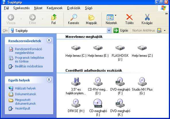 O p e r á c i ó s r e n d s z e r e k (MicroSoft DOS) M S - D O S A feladatmegoldással kapcsolatos megfigyeléseink egyike, hogy a számítástechnikát egyáltalán nem, vagy csak kezdı szinten ismerı