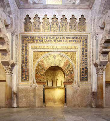 Látogatás Európa egyetlen megmaradt XIII. századi karaván-szerájánál, érintve a híres arab selyempiac helyszínét, a katolikus királyok sírkápolnáját, a Szűz Mária Katedrálist, Kolumbusz Kristóf és I.