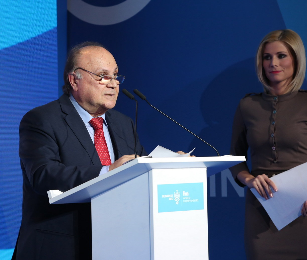 A FINA Büró tagja, Dimitris Diathessopoulos is üdvözölte a jelenlévőket, elmondta, a vb egyik legfontosabb pillanata ez a mostani, és köszönet illeti a szervező bizottságot az eddigi munkájáért.