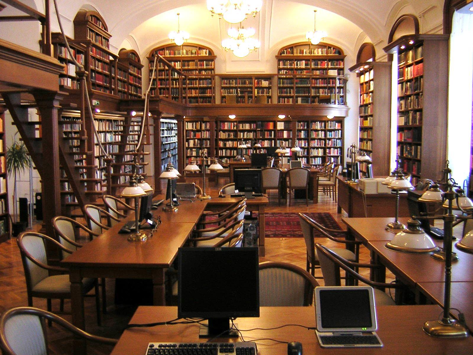 Az Eszterházy Károly Főiskola Szenátusa 2011.