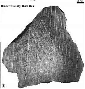 Meteoritok - osztályozás Vasmeteoritok Hexahedrit Nevét a szabályos kamacit (α Ni-Fe) kristályról kapta