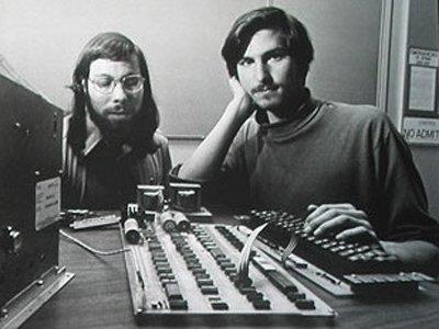 Apple 1976: Mike Markkula befektet: $250 000
