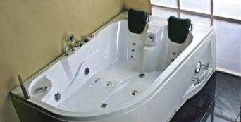 kartámasszal 1 törölközőtartó (sárgaréz) 1 polc 1 szárító 1 szigetelés 1 számítógépes programozó panel FM rádióval 1-1,5 HP teljesítményű Whirlpool pumpa 4 krómbevonatos nagy fúvóka 10 kis fúvóka