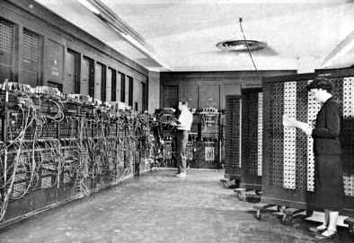 A II. Világháború ballisztikai feladatainak megoldására vonatkozó igények sürgették az ENIAC (Electronic Numerical Integrator And Computer) megépítését.
