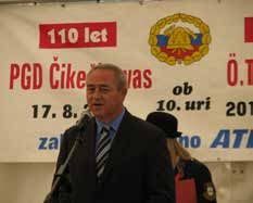 vaškega odbora Čikečka vas Roman Miholič. Krajšo zgodovino delovanja PGD Čikečka vas je navzočim predstavil predsednik PGD Čikečka vas Anton Puhan.