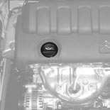 Hűtő - a motor hűtőfolyadéka A hűtőfolyadék szintjét hideg állapotban kell ellenőrizni és feltölteni. Meleg motornál Távolítsa el a védőborítást.